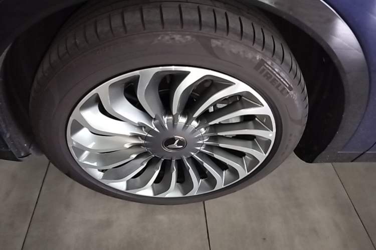 Used VOYAH FREE 2021 Four-Wheel Drive Standard Range-Extended Exclusive Luxury Package Left Front Wheel Hub