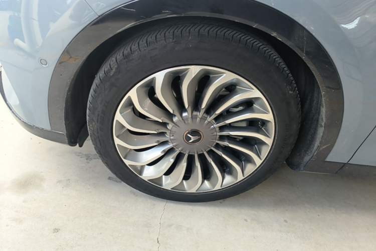 Used VOYAH FREE 2021 Four-Wheel Drive Standard Range-Extended Exclusive Luxury Package Left Front Wheel Hub