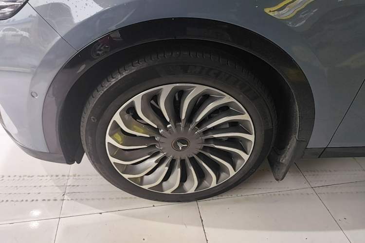 Used VOYAH FREE 2021 Two-Wheel Drive Standard Pure Electric City Edition Left Front Wheel Hub