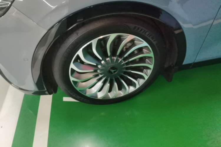 Used VOYAH FREE 2021 Four-Wheel Drive Standard Range-Extended Exclusive Luxury Package Left Front Wheel Hub