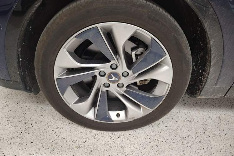 Used VOYAH FREE 2021 Four-Wheel Drive Standard Range-Extended Exclusive Luxury Package Left Front Wheel Hub