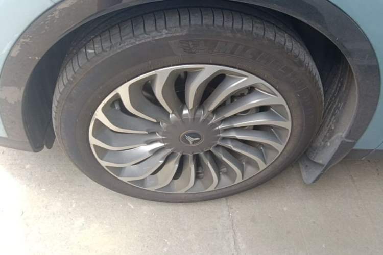 Used VOYAH FREE 2021 Four-Wheel Drive Standard Range-Extended Exclusive Luxury Package Left Front Wheel Hub