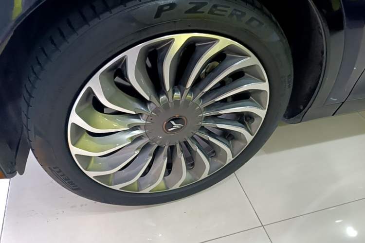 Used VOYAH FREE 2021 Four-Wheel Drive Standard Range-Extended Exclusive Luxury Package Left Front Wheel Hub