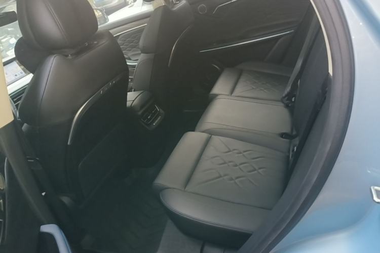 Used VOYAH FREE 2021 Four-Wheel Drive Extended-Range First Edition Commemorative Edition Exclusive Luxury Package Left Rear Seat