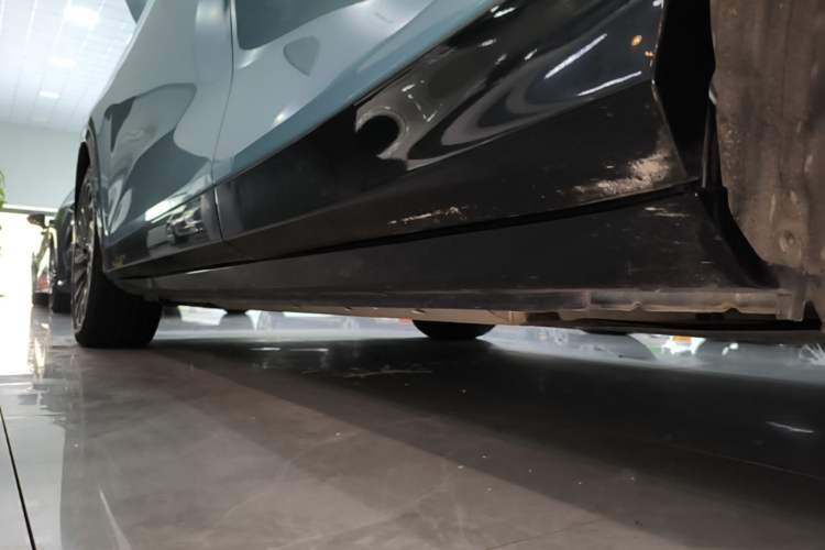 Used VOYAH FREE 2021 Four-Wheel Drive Standard Range-Extended Exclusive Luxury Package Left Side Sill