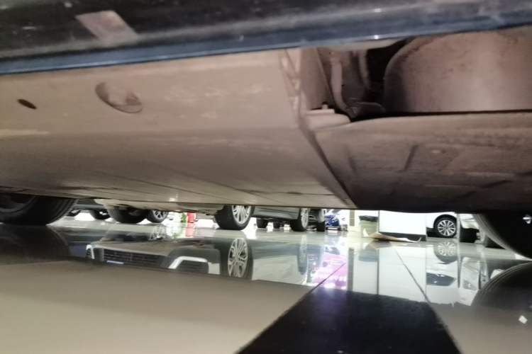 Used VOYAH FREE 2021 Four-Wheel Drive Standard Range-Extended Exclusive Luxury Package Left Side Sill