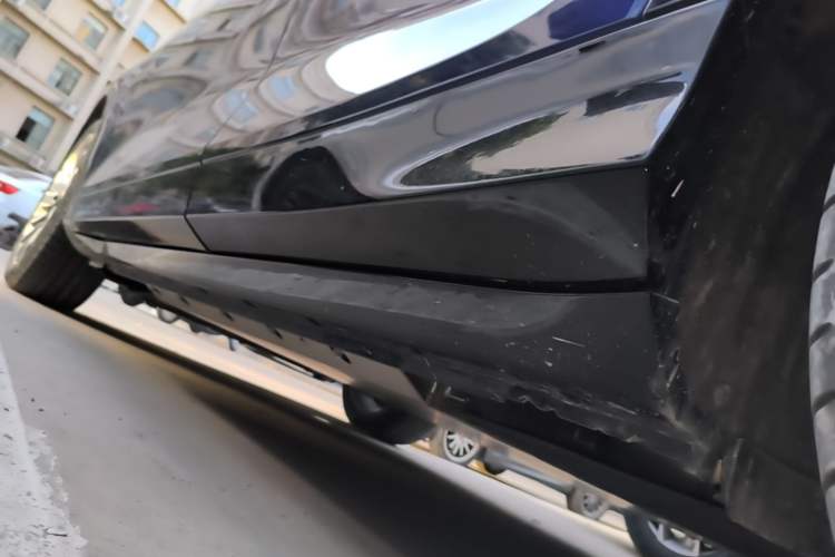 Used VOYAH FREE 2021 Four-Wheel Drive Standard Range-Extended Exclusive Luxury Package Left Side Sill