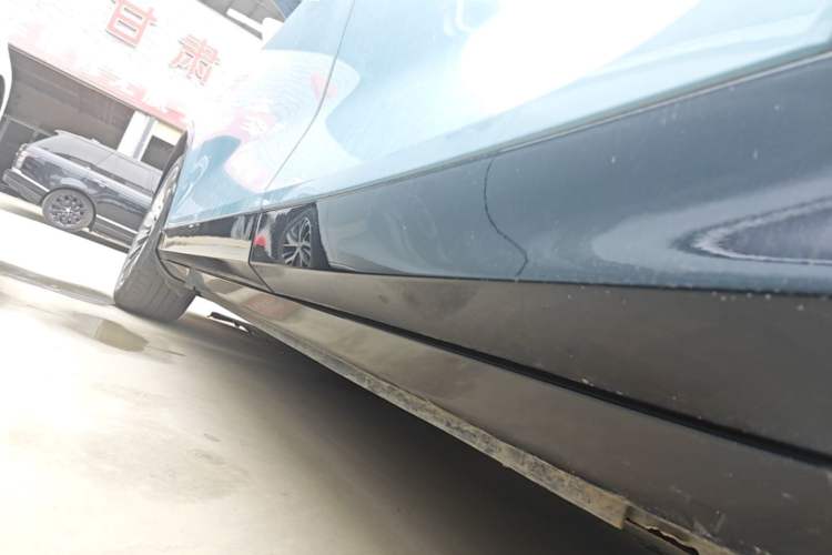 Used VOYAH FREE 2021 Four-Wheel Drive Extended-Range First-Edition Commemorative Model Left Side Sill