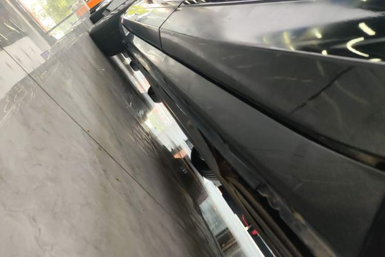 Used VOYAH FREE 2021 Four-Wheel Drive Standard Range-Extended Exclusive Luxury Package Left Side Sill