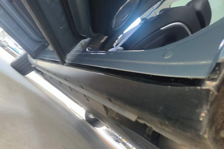Used VOYAH FREE 2021 Four-Wheel Drive Standard Range-Extended Exclusive Luxury Package Left Side Sill