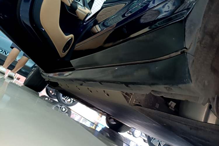 Used VOYAH FREE 2021 Four-Wheel Drive Standard Range-Extended Exclusive Luxury Package Left Side Sill