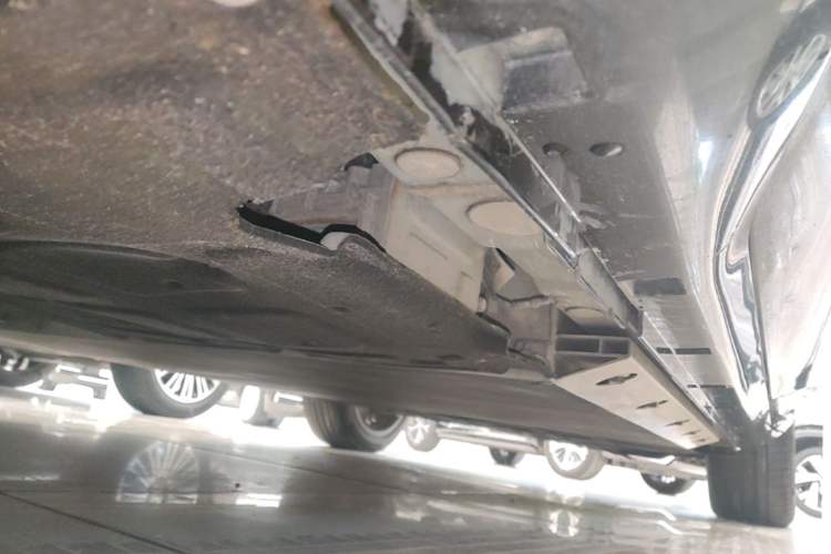 Used VOYAH FREE 2021 Four-Wheel Drive Standard Range-Extended Exclusive Luxury Package Left Side Sill
