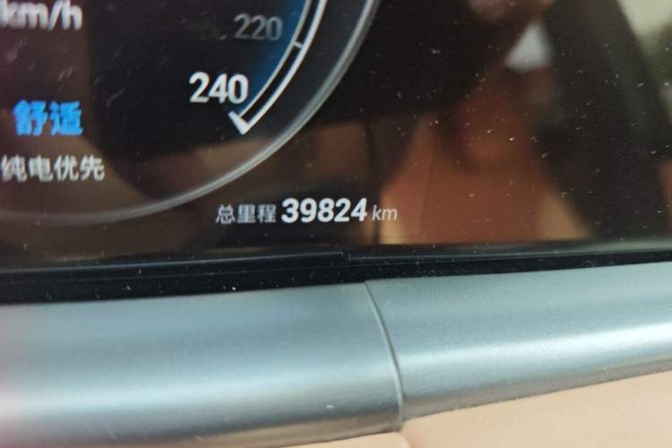 Used VOYAH FREE 2021 Four-Wheel Drive Standard Range-Extended Exclusive Luxury Package Odometer Close Up
