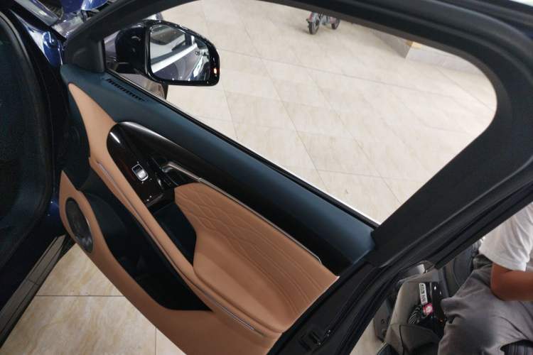 Used VOYAH FREE 2021 Two-Wheel Drive Standard Pure Electric City Edition Right Front Door Interior