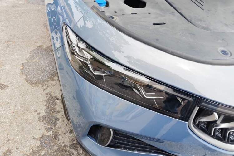 Used VOYAH FREE 2021 Four-Wheel Drive Standard All-Electric Exclusive Luxury Package Right Front Headlight