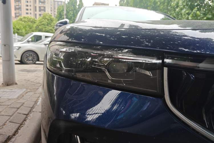 Used VOYAH FREE 2021 Four-Wheel Drive Extended-Range First Edition Commemorative Edition Exclusive Luxury Package Right Front Headlight