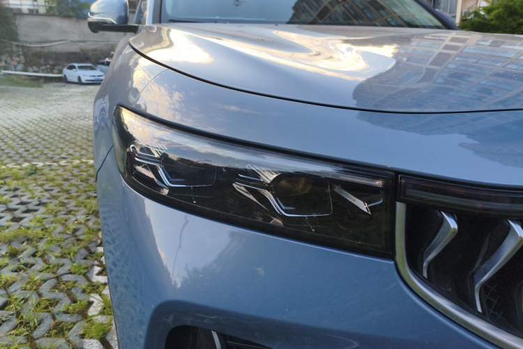 Used VOYAH FREE 2021 Four-Wheel Drive Standard Range-Extended Exclusive Luxury Package Right Front Headlight