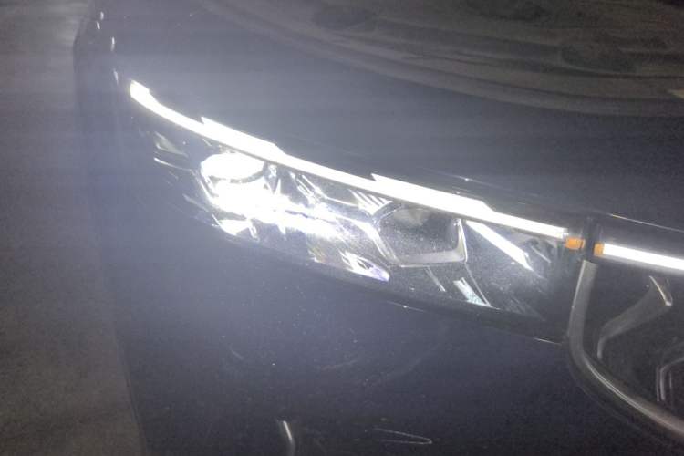 Used VOYAH FREE 2021 Four-Wheel Drive Standard Range-Extended Exclusive Luxury Package Right Front Headlight