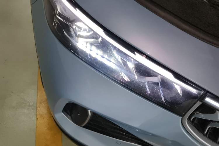 Used VOYAH FREE 2021 Four-Wheel Drive Standard Range-Extended Exclusive Luxury Package Right Front Headlight
