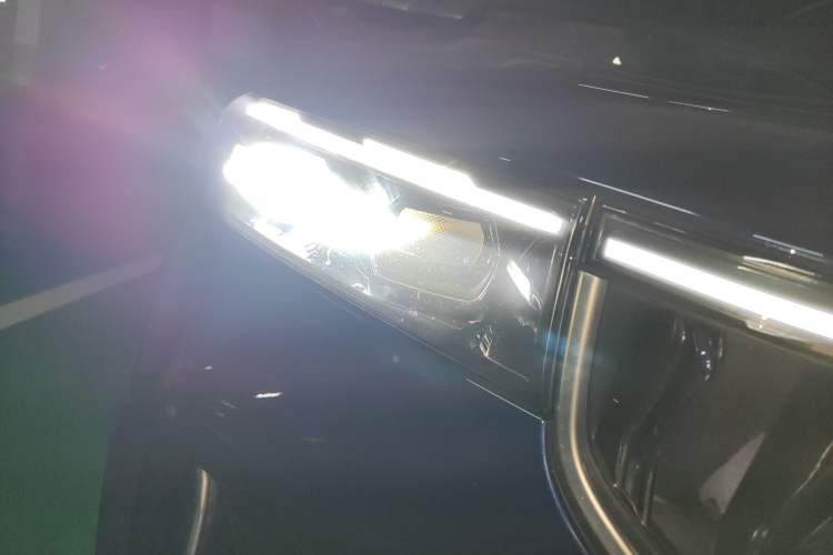 Used VOYAH FREE 2021 Four-Wheel Drive Standard Range-Extended Version Right Front Headlight