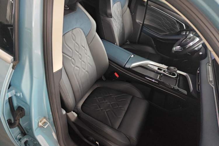 Used VOYAH FREE 2021 Two-Wheel Drive Standard Pure Electric City Edition Right Front Seat