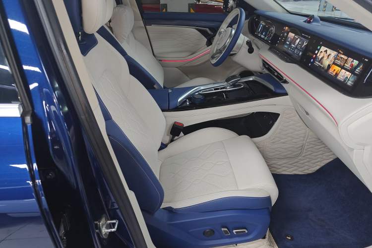 Used VOYAH FREE 2021 Four-Wheel Drive Standard Range-Extended Exclusive Luxury Package Right Front Seat