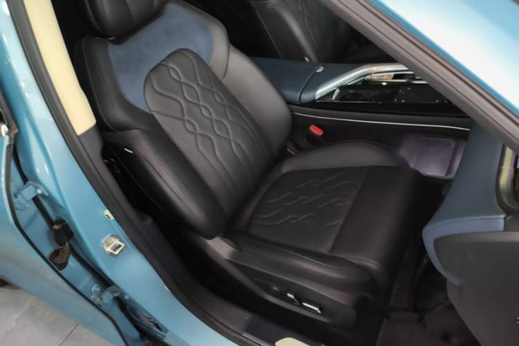 Used VOYAH FREE 2021 Four-Wheel Drive Standard Range-Extended Exclusive Luxury Package Right Front Seat
