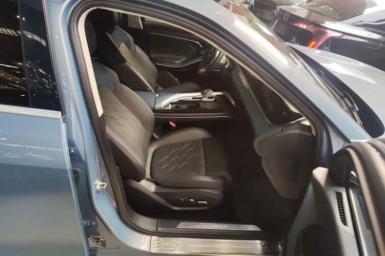 Used VOYAH FREE 2021 Four-Wheel Drive Standard Range-Extended Exclusive Luxury Package Right Front Seat