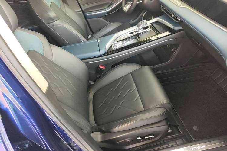 Used VOYAH FREE 2021 Four-Wheel Drive Standard Range-Extended Exclusive Luxury Package Right Front Seat