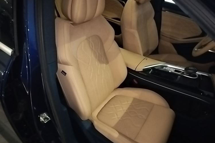Used VOYAH FREE 2021 Four-Wheel Drive Standard Range-Extended Exclusive Luxury Package Right Front Seat