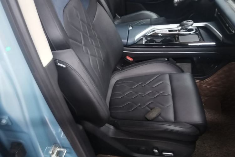 Used VOYAH FREE 2021 Four-Wheel Drive Standard Range-Extended Exclusive Luxury Package Right Front Seat