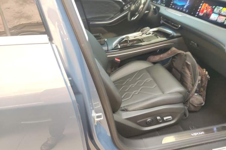 Used VOYAH FREE 2021 Four-Wheel Drive Standard Range-Extended Exclusive Luxury Package Right Front Seat