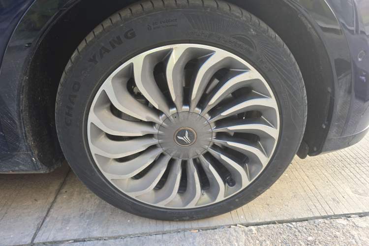 Used VOYAH FREE 2021 Four-Wheel Drive Standard Range-Extended Version Right Front Wheel Hub