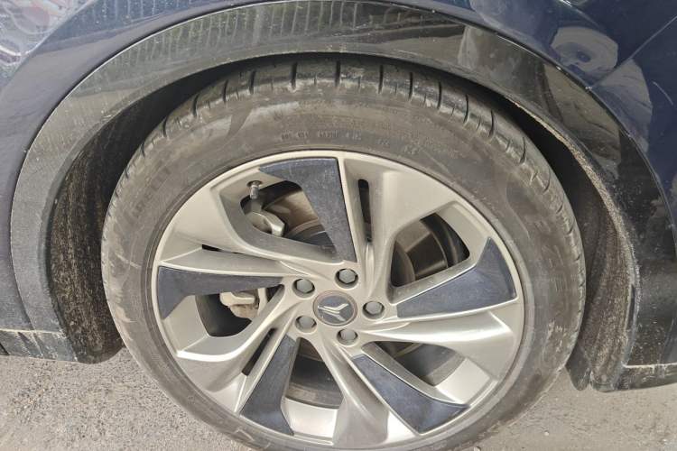 Used VOYAH FREE 2021 Four-Wheel Drive Extended-Range First Edition Commemorative Edition Exclusive Luxury Package Right Front Wheel Hub