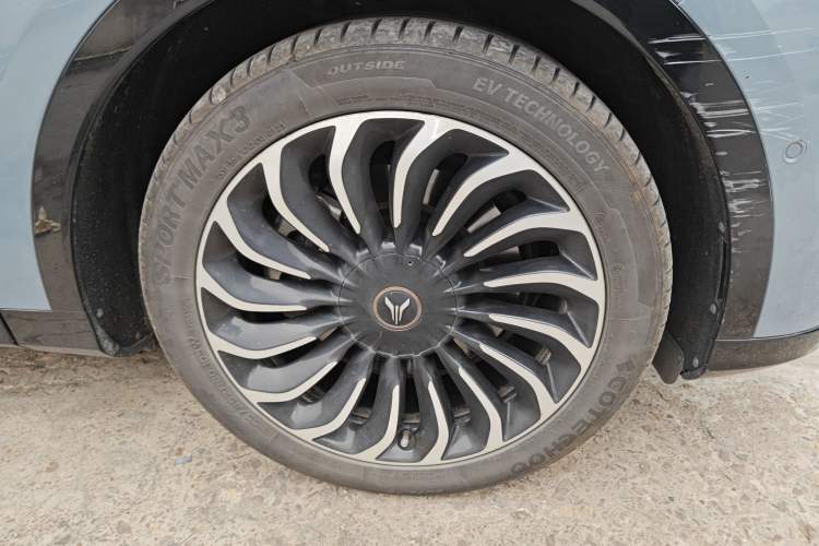 Used VOYAH FREE 2021 Four-Wheel Drive Standard Range-Extended Exclusive Luxury Package Right Front Wheel Hub