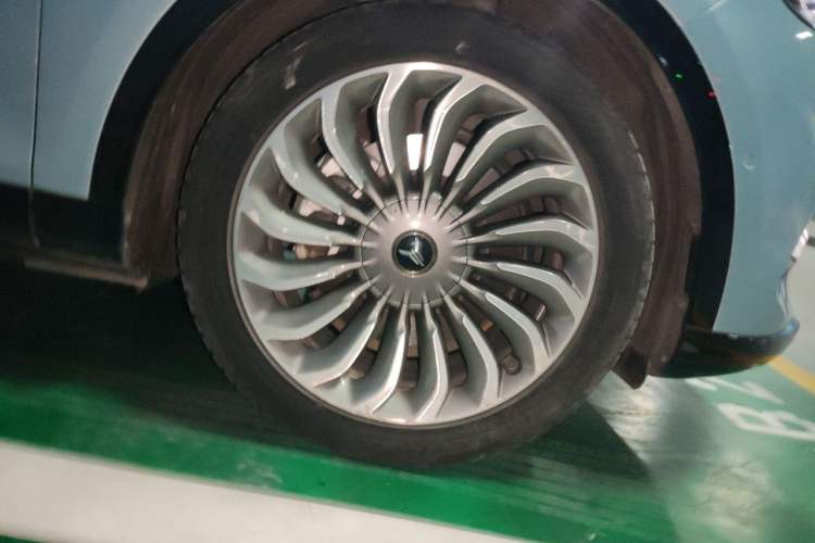 Used VOYAH FREE 2021 Two-Wheel Drive Standard Pure Electric City Edition Right Front Wheel Hub