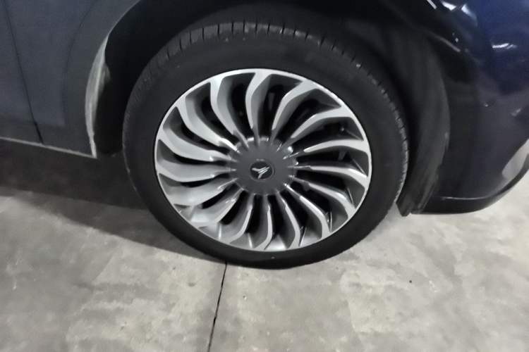 Used VOYAH FREE 2021 Four-Wheel Drive Standard Range-Extended Exclusive Luxury Package Right Front Wheel Hub