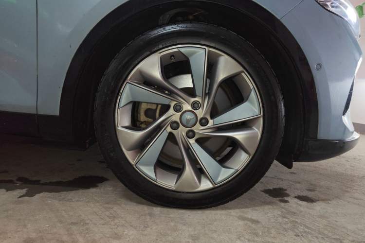 Used VOYAH FREE 2021 Four-Wheel Drive Standard Range-Extended Exclusive Luxury Package Right Front Wheel Hub