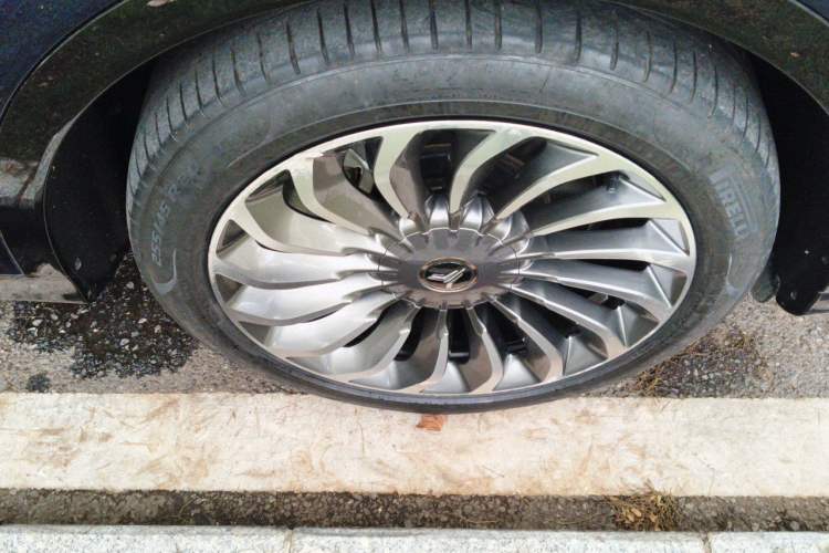 Used VOYAH FREE 2021 Four-Wheel Drive Standard Range-Extended Exclusive Luxury Package Right Front Wheel Hub