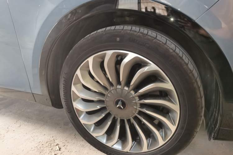 Used VOYAH FREE 2021 Four-Wheel Drive Standard Range-Extended Version Right Front Wheel Hub