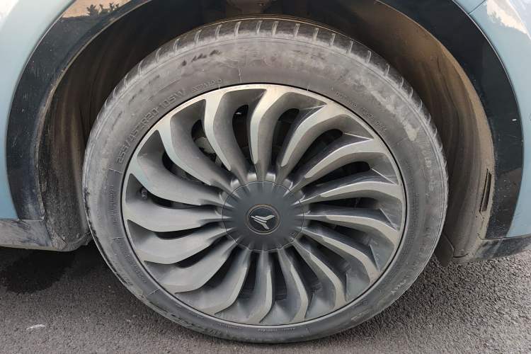 Used VOYAH FREE 2021 Four-Wheel Drive Standard Range-Extended Exclusive Luxury Package Right Front Wheel Hub