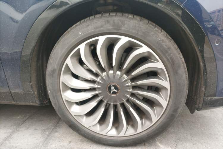 Used VOYAH FREE 2021 Four-Wheel Drive Standard Range-Extended Version Right Front Wheel Hub