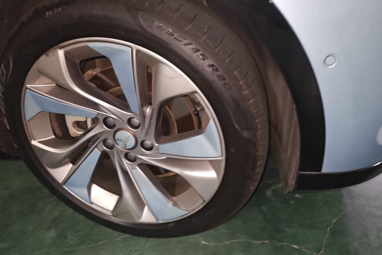 Used VOYAH FREE 2021 Four-Wheel Drive Extended-Range First Edition Commemorative Edition Exclusive Luxury Package Right Front Wheel Hub