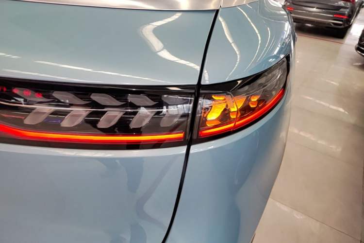 Used VOYAH FREE 2021 Four-Wheel Drive Standard Range-Extended Exclusive Luxury Package Right Rear Taillight