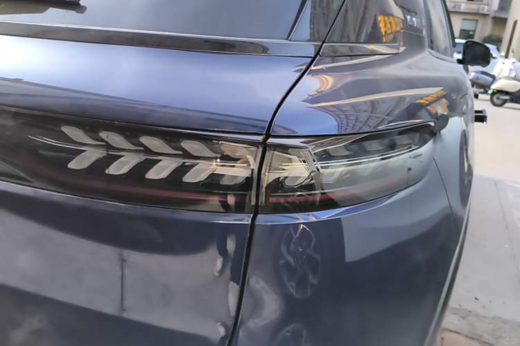 Used VOYAH FREE 2021 Four-Wheel Drive Standard Range-Extended Exclusive Luxury Package Right Rear Taillight