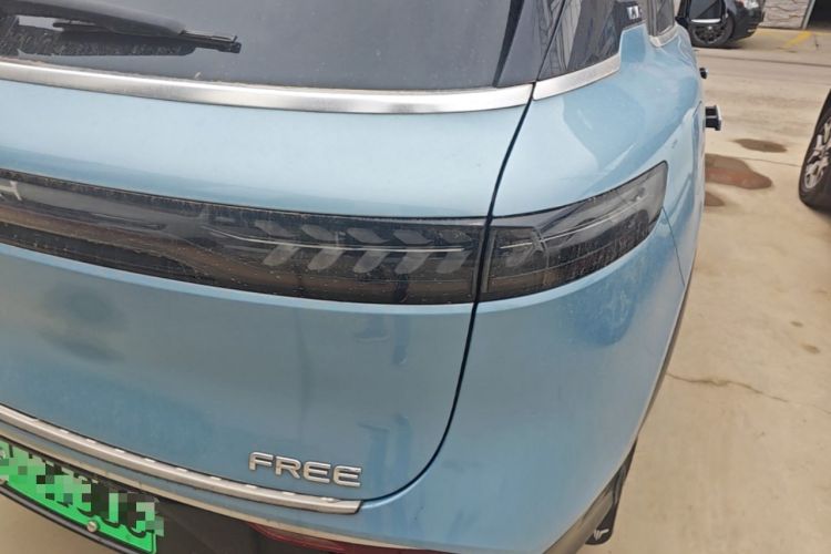 Used VOYAH FREE 2021 Four-Wheel Drive Extended-Range First-Edition Commemorative Model Right Rear Taillight