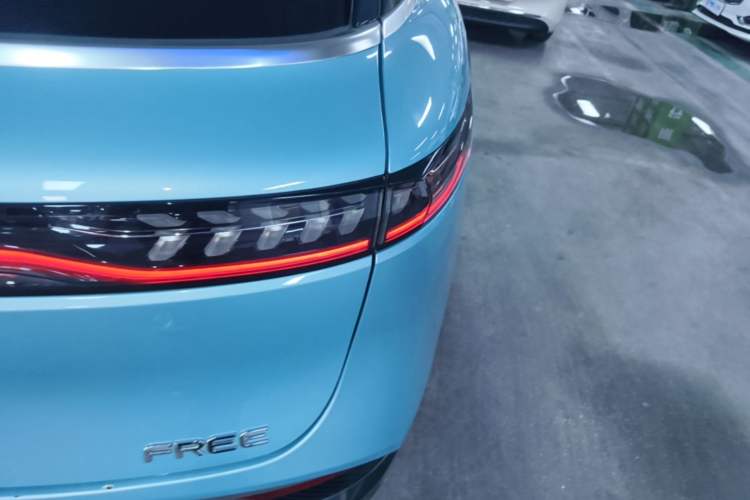 Used VOYAH FREE 2021 Four-Wheel Drive Extended-Range First Edition Commemorative Edition Exclusive Luxury Package Right Rear Taillight
