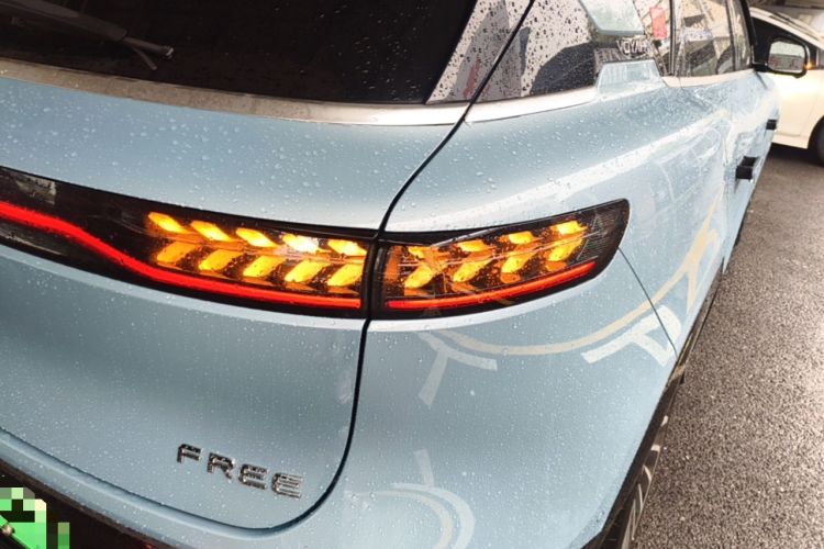 Used VOYAH FREE 2021 Four-Wheel Drive All-Electric First Edition Commemorative Edition Exclusive Luxury Package Right Rear Taillight