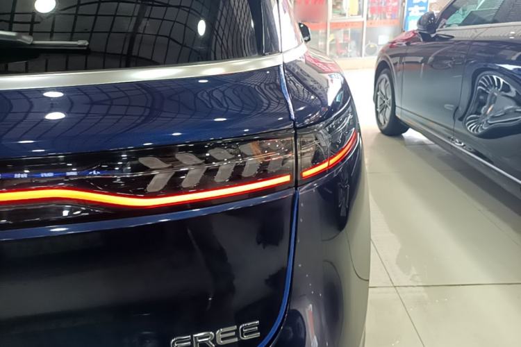 Used VOYAH FREE 2021 Four-Wheel Drive Standard Range-Extended Exclusive Luxury Package Right Rear Taillight