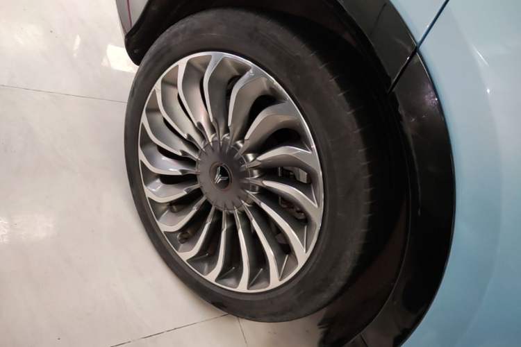 Used VOYAH FREE 2021 Four-Wheel Drive Standard Range-Extended Exclusive Luxury Package Right Rear Wheel Hub
